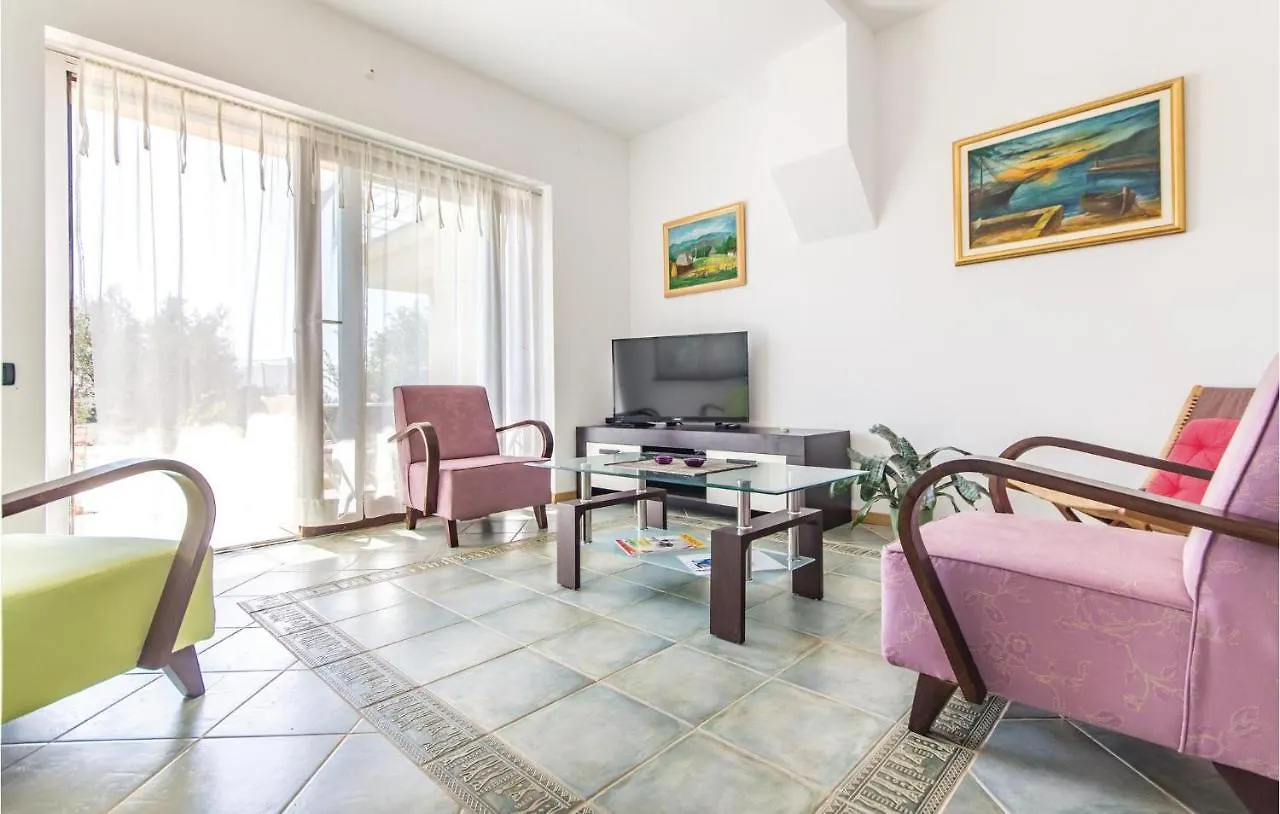 2 Bedroom Awesome Apartment In Vodnjan 0*,