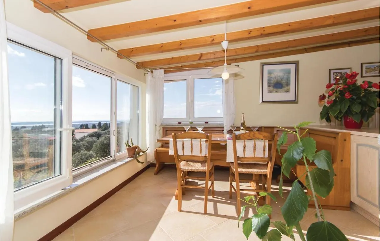 2 Bedroom Awesome Apartment In Vodnjan