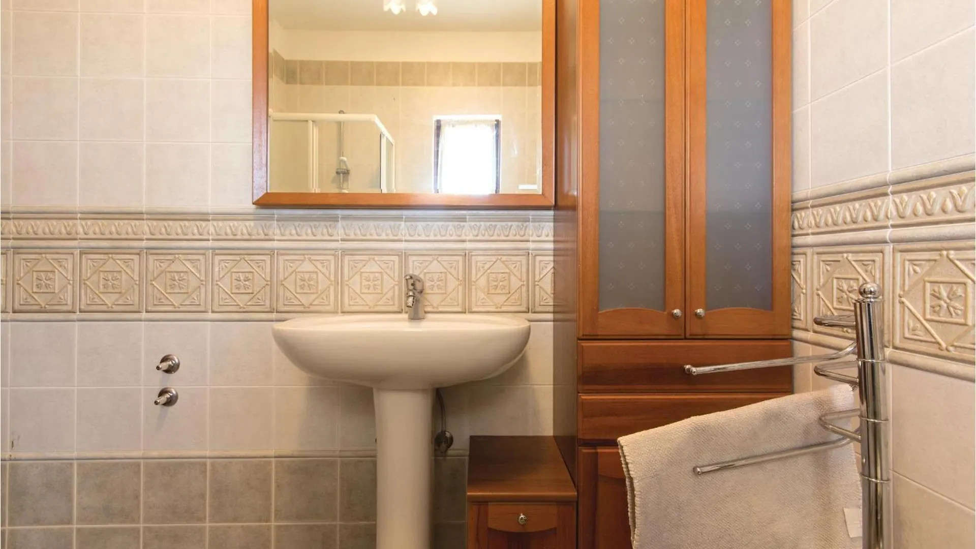 2 Bedroom Awesome Apartment In Vodnjan 0*,