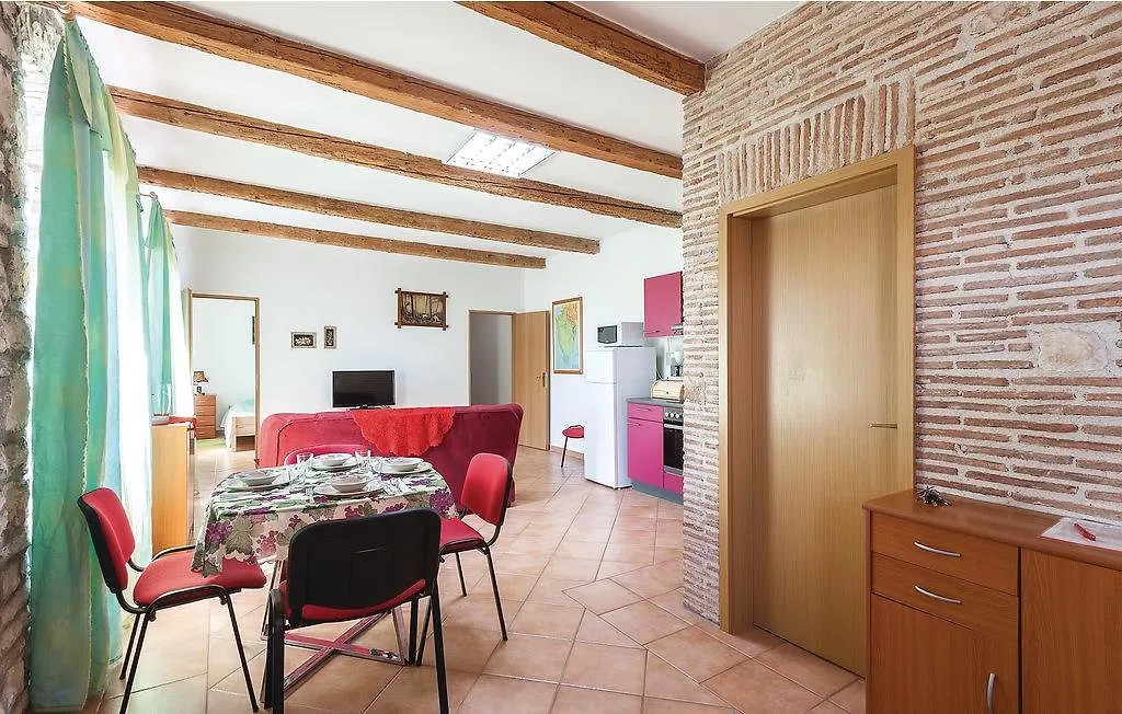 2 Bedroom Awesome Apartment In Vodnjan